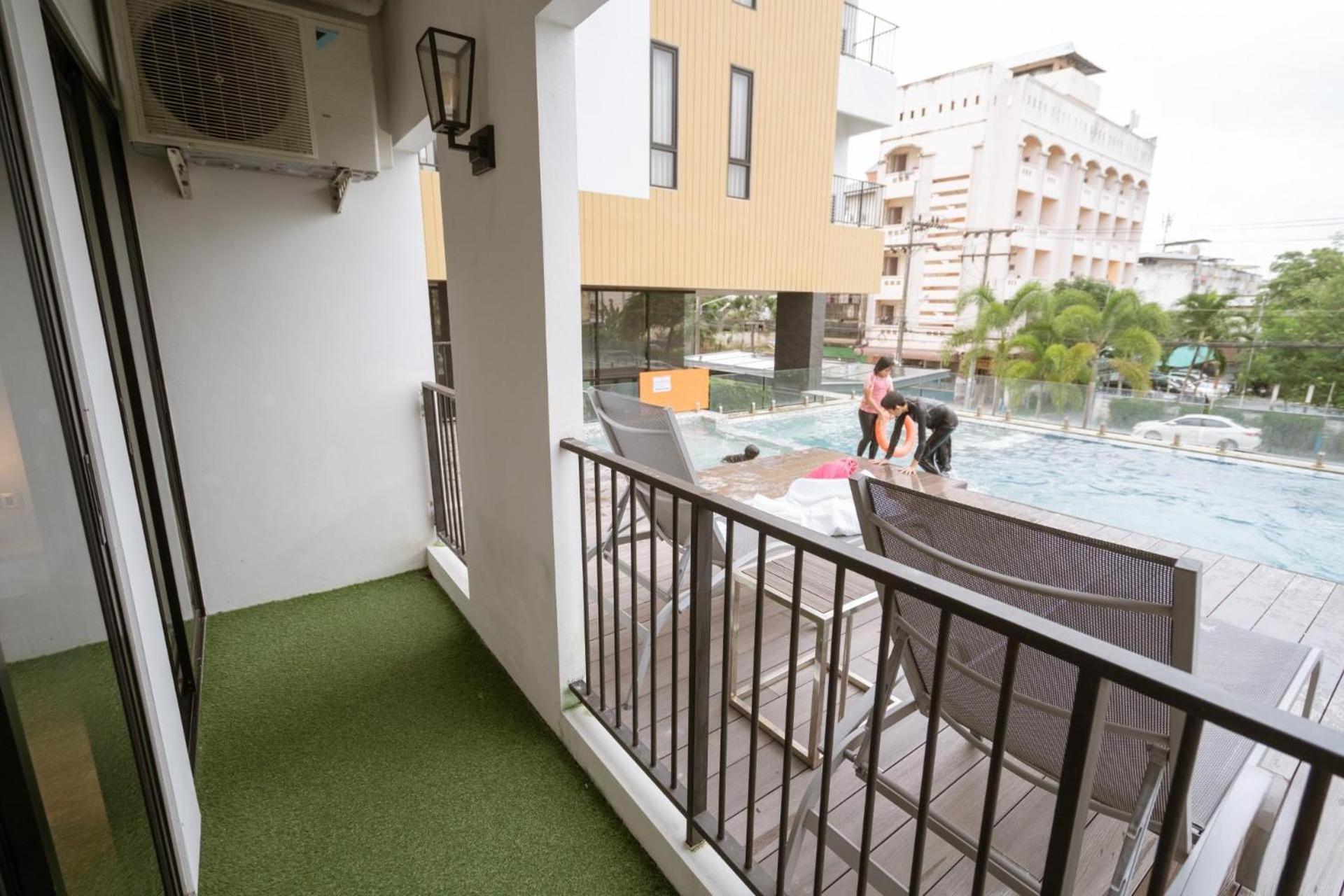 Deluxe Double Room Shower